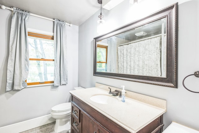816 Glenbrook Ave N, Oakdale, MN 55128 - full bath featuring vanity, toilet, plenty of natural light, and baseboards