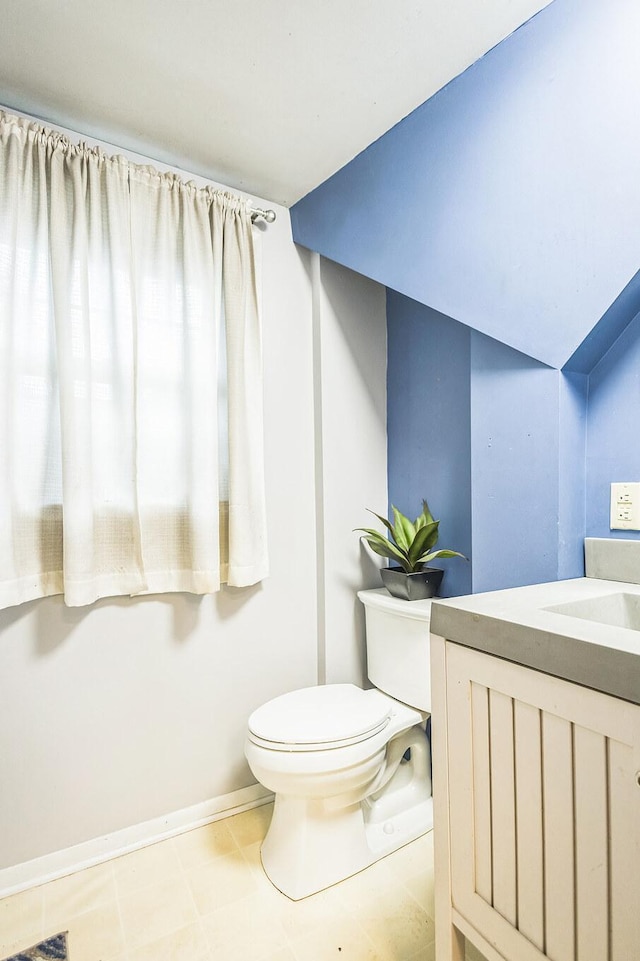 816 Glenbrook Ave N, Oakdale, MN 55128 - half bathroom with toilet, vanity, and baseboards