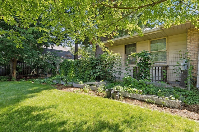 14 Forest Dale Rd, Minneapolis, MN 55410 - view of yard with a garden