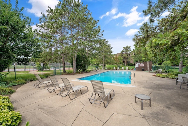9700 Portland Ave S Unit 237, Bloomington, MN 55420 - community pool with a patio area