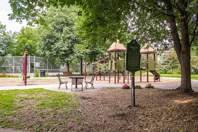512 Laurel Ave Unit 1, Saint Paul, MN 55102 - view of community playground
