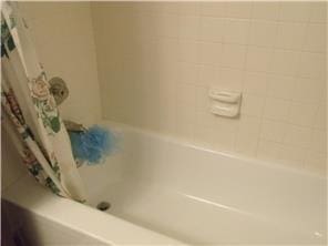 1356 Arden View Dr, Arden Hills, MN 55112 - bathroom featuring shower / bath combo