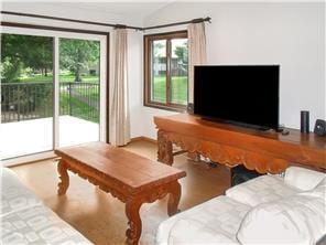 1356 Arden View Dr, Arden Hills, MN 55112 - living area with vaulted ceiling