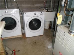 1356 Arden View Dr, Arden Hills, MN 55112 - laundry room featuring washing machine and dryer
