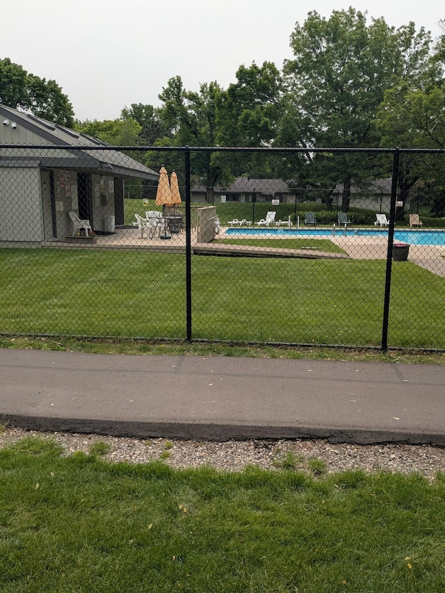 1356 Arden View Dr, Arden Hills, MN 55112 - view of home's community featuring a swimming pool