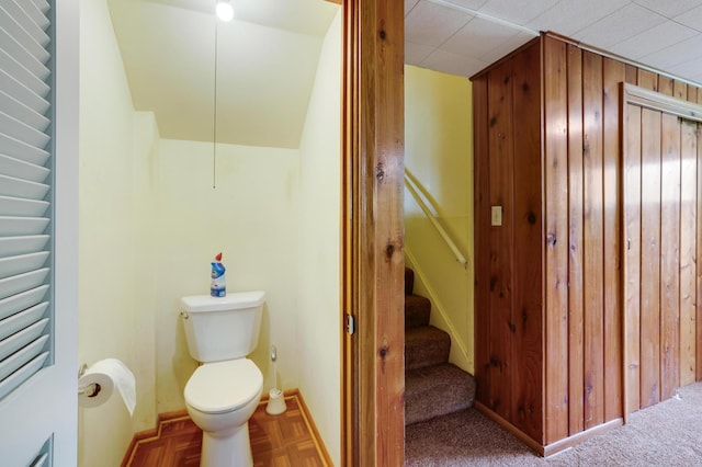 11418 Friar Ln, Minnetonka, MN 55305 - half bathroom featuring toilet