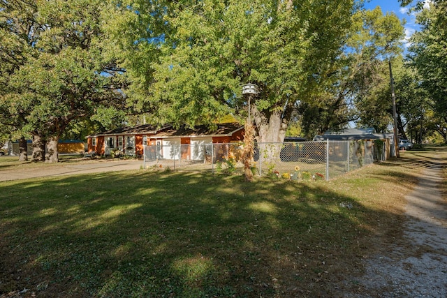 208 1st Ave NE, Geneva, MN 56035 - view of yard with driveway