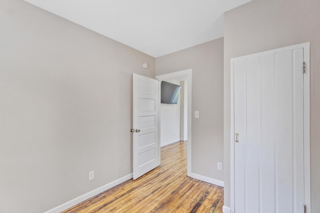 716 15th St NW, Bemidji, MN 56601 - unfurnished bedroom with light wood-style floors, baseboards, and a closet