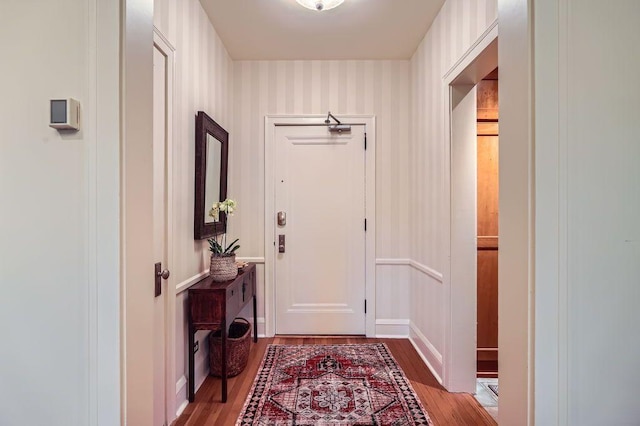 2517 Humboldt Ave S Unit 201, Minneapolis, MN 55405 - entryway featuring light wood finished floors and wallpapered walls