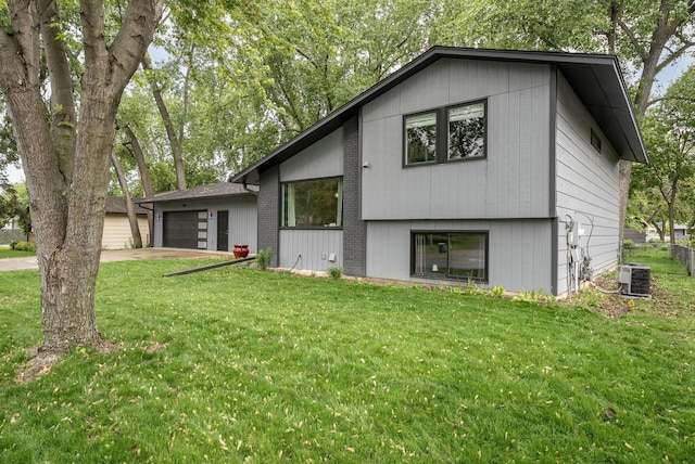538 Silver Lake Rd NW, New Brighton, MN 55112 - split level home featuring central AC unit, concrete driveway, a front yard, and a garage