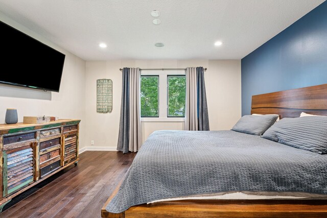 538 Silver Lake Rd NW, New Brighton, MN 55112 - bedroom featuring wood finished floors, baseboards, and recessed lighting