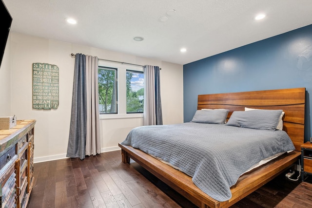 538 Silver Lake Rd NW, New Brighton, MN 55112 - bedroom with dark wood-type flooring, baseboards, and recessed lighting