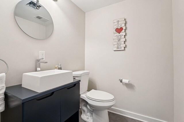 538 Silver Lake Rd NW, New Brighton, MN 55112 - half bath with toilet, baseboards, and vanity