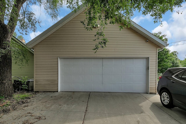 605 7th Ave N, Saint Cloud, MN 56303 - view of garage