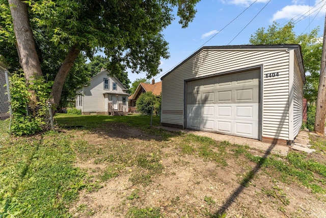 1404 Russell Ave N, Minneapolis, MN 55411 - detached garage featuring dirt driveway