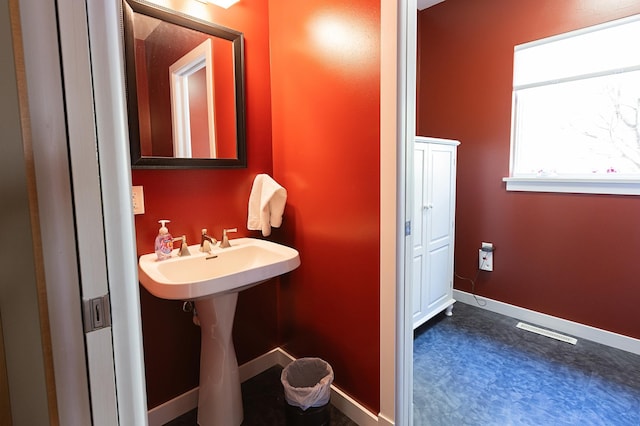 1120 Southridge Rd, New Ulm, MN 56073 - bathroom featuring baseboards and a sink