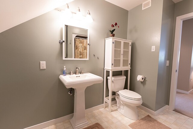 1120 Southridge Rd, New Ulm, MN 56073 - full bathroom with baseboards and toilet