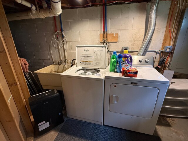 11966 Lindquist Rd, Hibbing, MN 55746 - laundry area with washing machine and dryer and electric panel