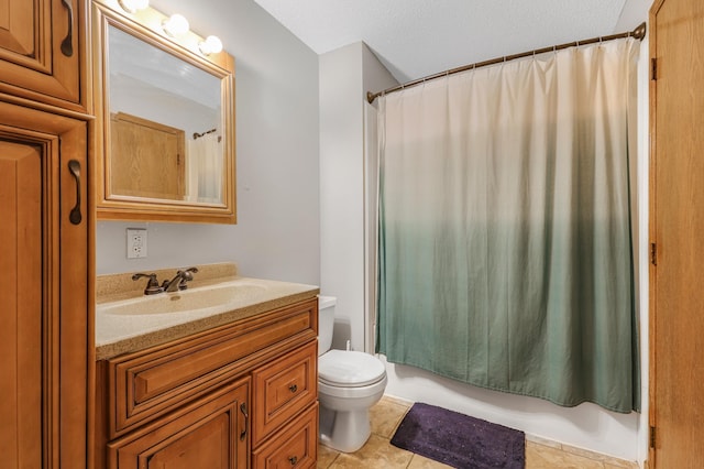 810 7th Ave N, Sauk Rapids, MN 56379 - full bath with vanity, toilet, shower / tub combo with curtain, and tile patterned flooring