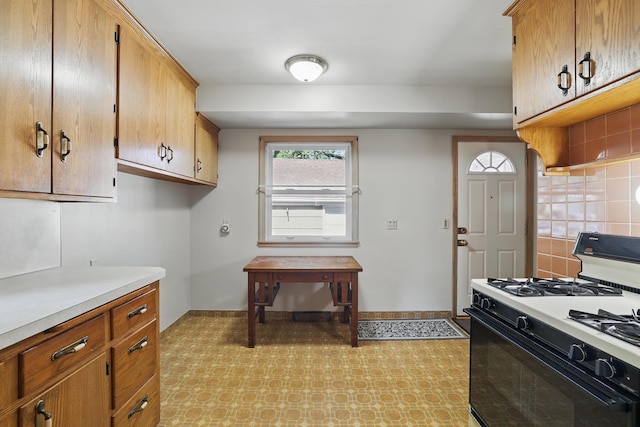 5652 Thomas Ave S, Minneapolis, MN 55410 - kitchen featuring gas range oven, light countertops, light flooring, and baseboards