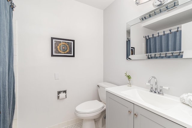 6085 Lincoln Dr Unit 220, Edina, MN 55436 - bathroom with toilet, vanity, tile patterned flooring, baseboards, and a shower with shower curtain