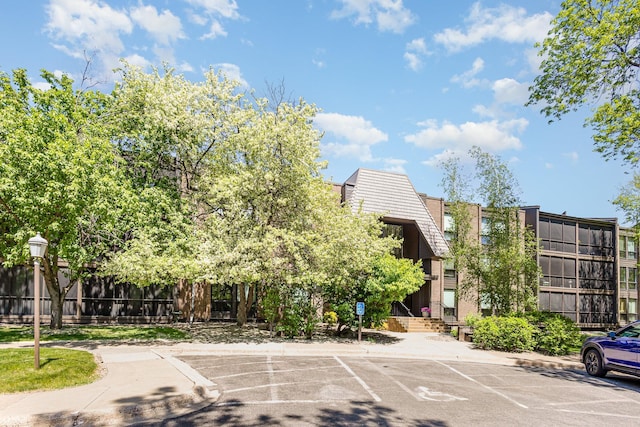 6085 Lincoln Dr Unit 220, Edina, MN 55436 - view of building exterior with uncovered parking
