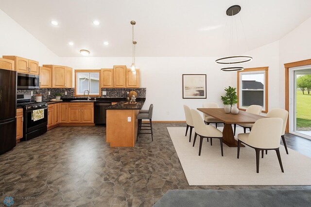 7214 Eagle Pointe Dr S, Fargo, ND 58104 - kitchen featuring black appliances, a sink, backsplash, dark countertops, and a breakfast bar area