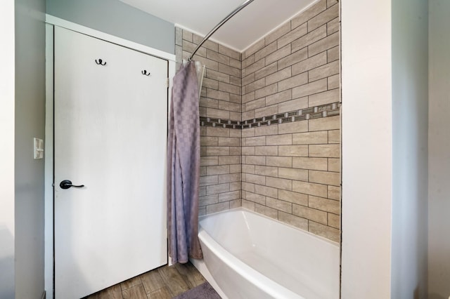 185 Wagon Rd, Esko, MN 55733 - bathroom featuring shower / bath combo with shower curtain and wood finished floors