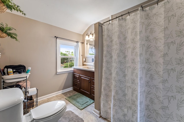 473 4th St, Winona, MN 55987 - bathroom with toilet, vanity, vaulted ceiling, baseboards, and curtained shower