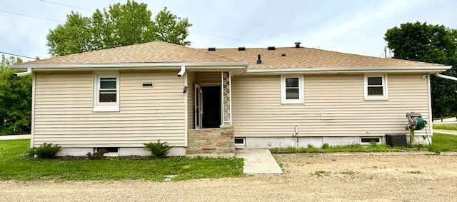1402 Kirkwood Ave, Albert Lea, MN 56007 - view of front of property featuring roof with shingles and central AC