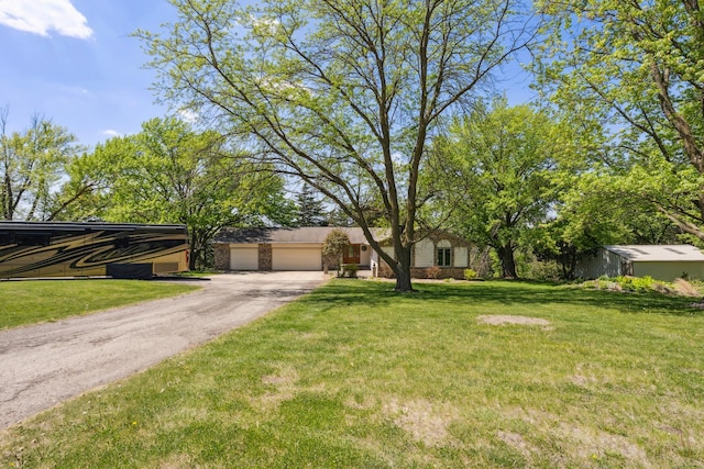 2820 150th St W, Shakopee, MN 55379 - view of front of property featuring driveway, a garage, and a front lawn
