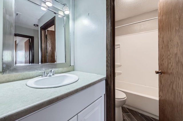 8932 Neill Lake Rd Unit 112B, Eden Prairie, MN 55347 - bathroom featuring vanity, toilet, and shower / bath combination