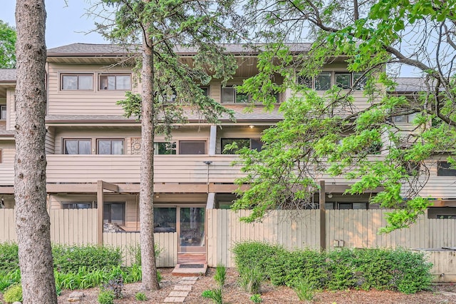 8932 Neill Lake Rd Unit 112B, Eden Prairie, MN 55347 - back of property featuring a shingled roof