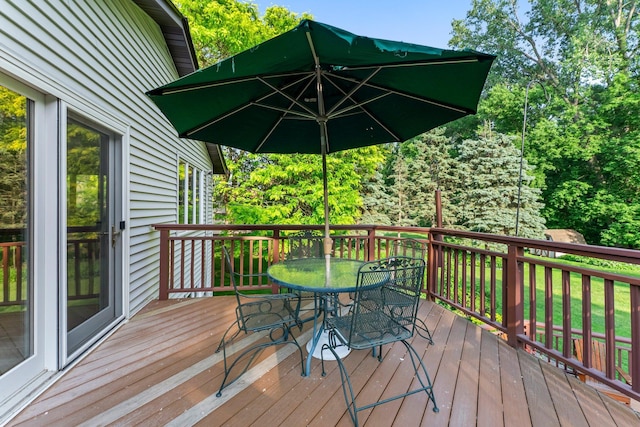 674 Mound Ave, Shoreview, MN 55126 - deck with outdoor dining area