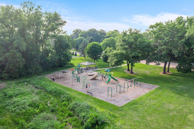 674 Mound Ave, Shoreview, MN 55126 - view of home's community featuring a yard