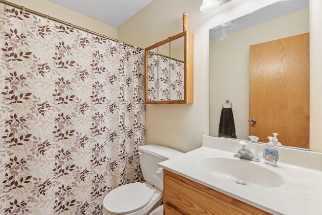 940 105th Ave NW, Coon Rapids, MN 55433 - full bath featuring toilet, vanity, and curtained shower