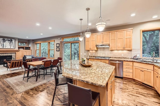 946 Wild Rose Ct, Eagan, MN 55123 - kitchen with stainless steel appliances, light brown cabinetry, under cabinet range hood, light wood finished floors, and recessed lighting