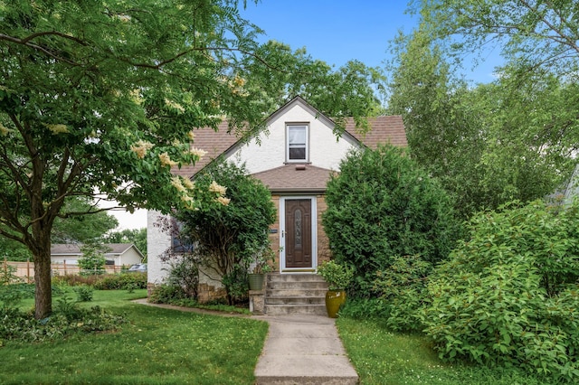 967 Stryker Ave W, Saint Paul, MN 55118 - view of front of home featuring a shingled roof, a front lawn, and entry steps