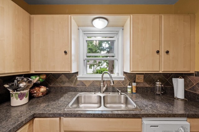 967 Stryker Ave W, Saint Paul, MN 55118 - kitchen featuring light brown cabinets, dark countertops, and backsplash