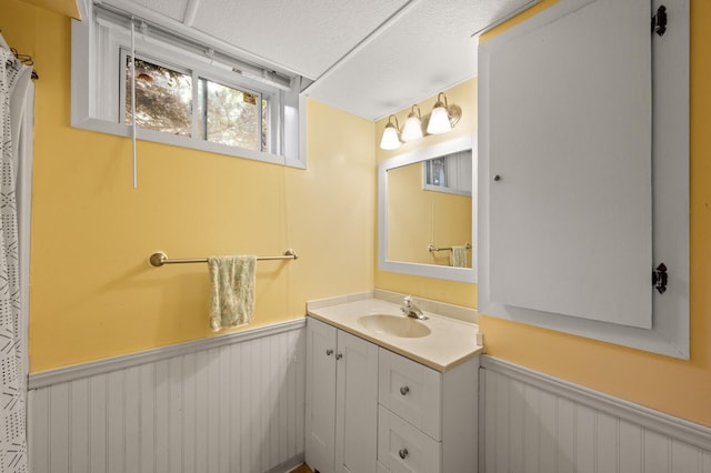 967 Stryker Ave W, Saint Paul, MN 55118 - bathroom featuring a wainscoted wall, vanity, and a textured ceiling