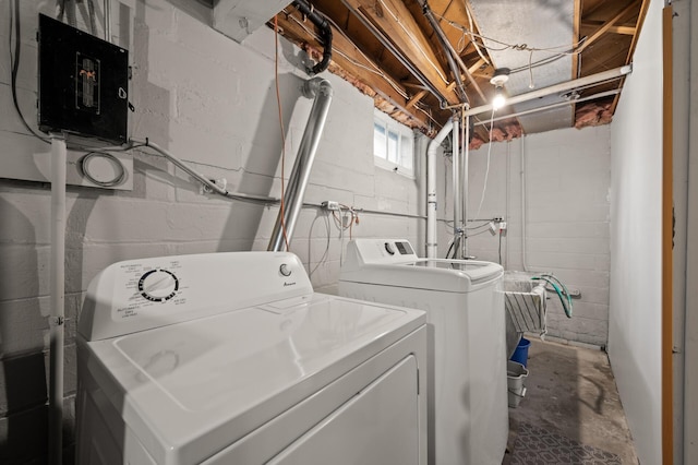 967 Stryker Ave W, Saint Paul, MN 55118 - laundry room with washing machine and clothes dryer
