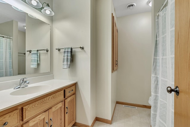 2821 15th Ave S, Saint Cloud, MN 56301 - full bath with vanity, baseboards, and toilet