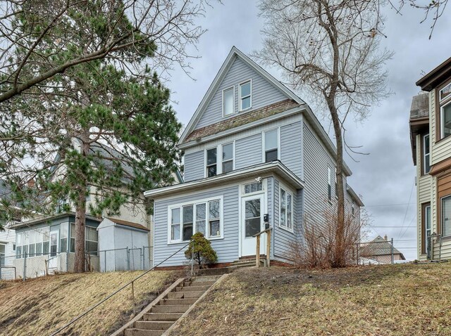 818 Edmund Ave, Saint Paul, MN 55104 - american foursquare style home featuring entry steps