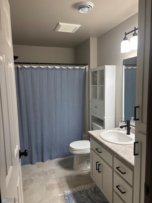 1743 46th Ave S, Moorhead, MN 56560 - full bathroom featuring vanity, toilet, and a shower with curtain