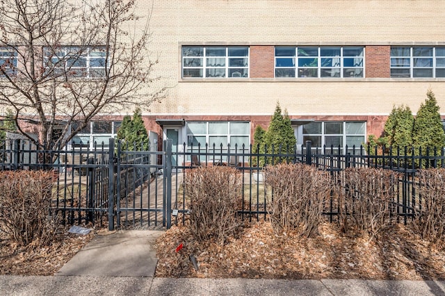111 Franklin Ave Unit 105, Minneapolis, MN 55404 - multi unit property featuring brick siding, a fenced front yard, and a gate