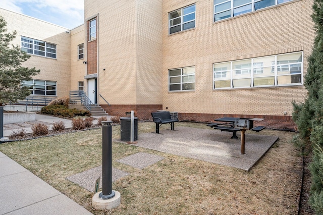 111 Franklin Ave Unit 105, Minneapolis, MN 55404 - view of community with a patio area