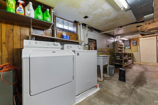 2508 Springvale Rd, Duluth, MN 55811 - washroom with washer and dryer and concrete block wall