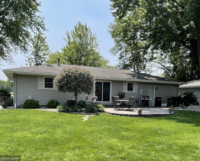 705 Turril St, Le Sueur, MN 56058 - rear view of property featuring a patio and a lawn