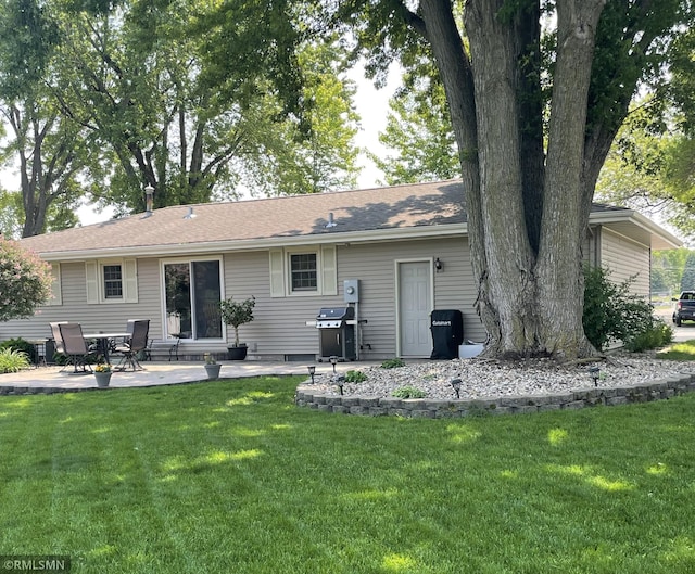 705 Turril St, Le Sueur, MN 56058 - back of property with a patio area and a yard