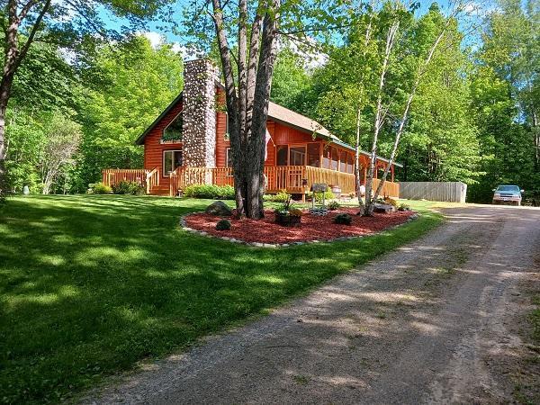 29805 Arbo Rd, Grand Rapids, MN 55744 - view of front facade featuring a chimney and dirt driveway